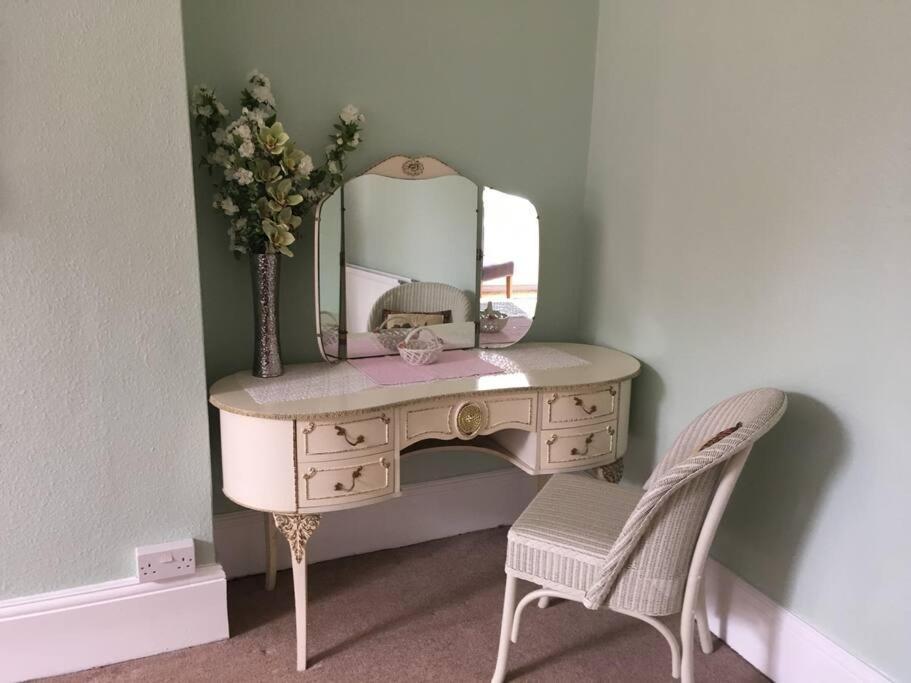Brook Lodge Garden Flat 스와니지 외부 사진