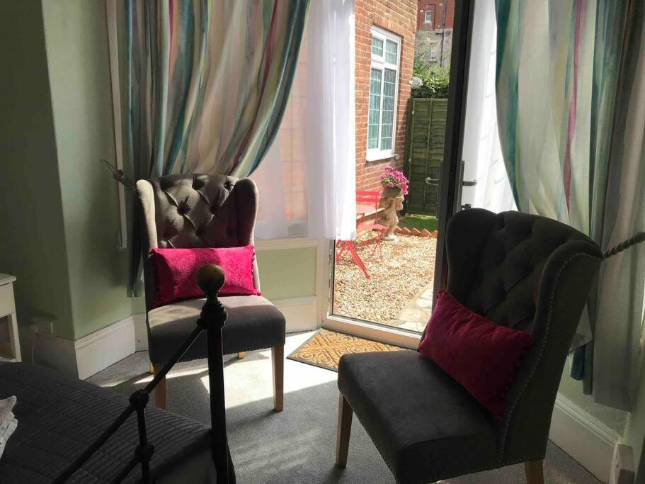 Brook Lodge Garden Flat 스와니지 외부 사진