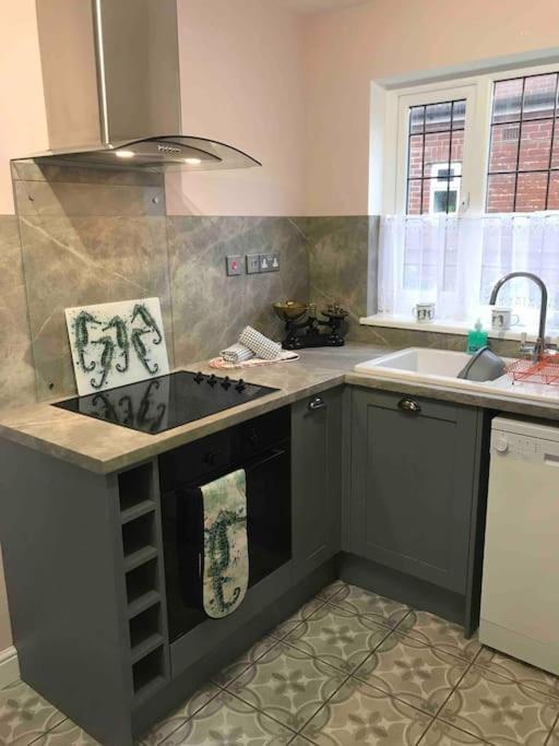 Brook Lodge Garden Flat 스와니지 외부 사진