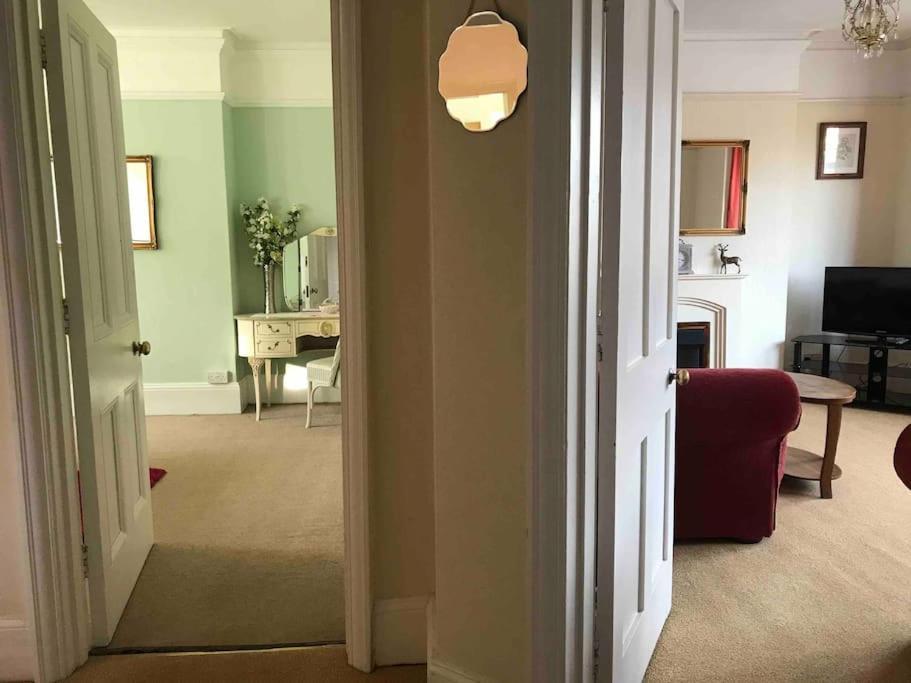Brook Lodge Garden Flat 스와니지 외부 사진