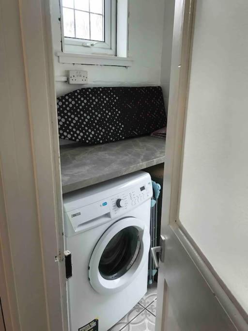 Brook Lodge Garden Flat 스와니지 외부 사진