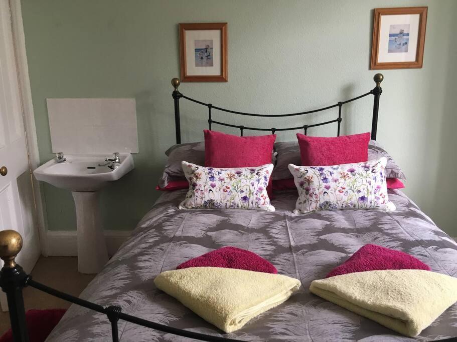 Brook Lodge Garden Flat 스와니지 외부 사진