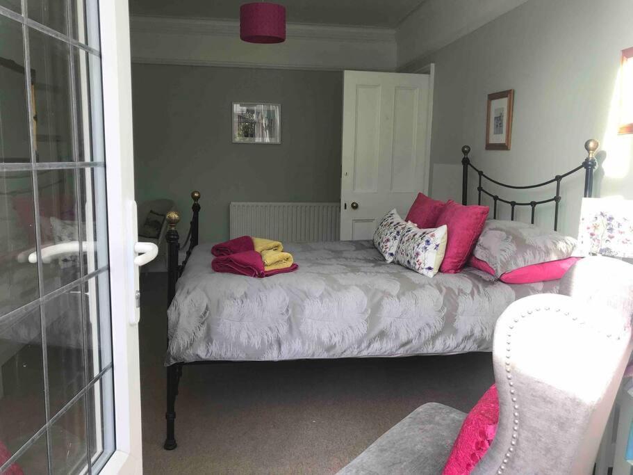 Brook Lodge Garden Flat 스와니지 외부 사진