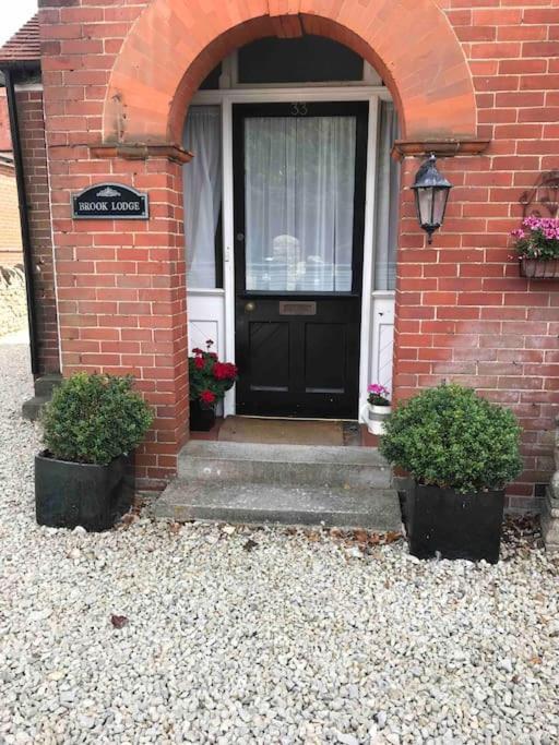 Brook Lodge Garden Flat 스와니지 외부 사진